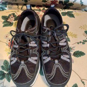 Ryka Women's Black Suede/Mesh athletic shoe. Brand new! Size 7 1/2 Wide.